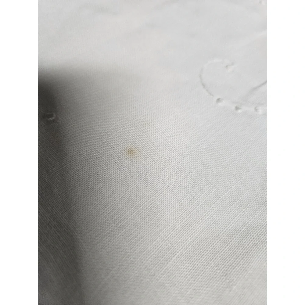 2 Round Antique Table Clothes‎